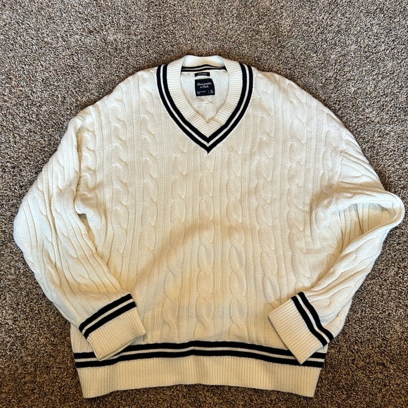 Abercrombie & Fitch White V-Neck Sweater with Black Trim - Picture 2 of 7